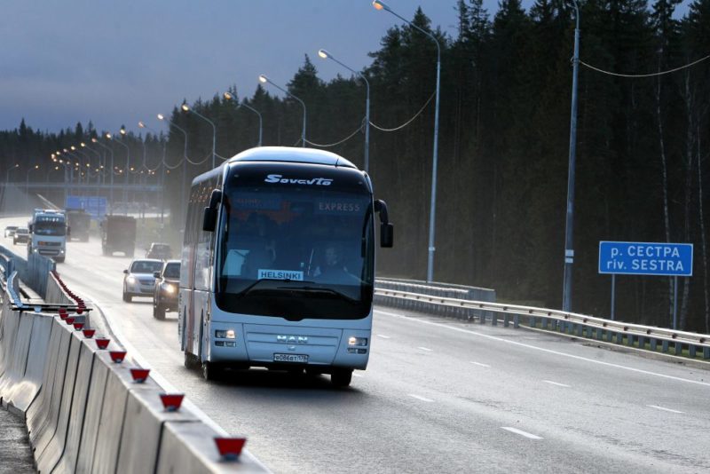 Автобус и дорога