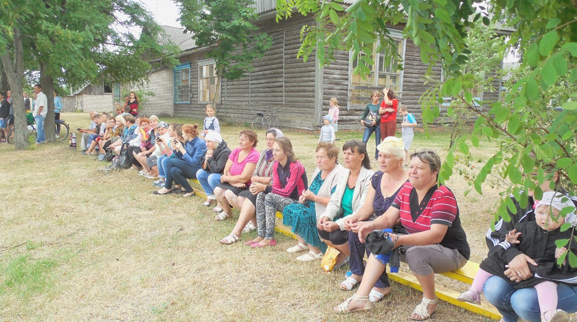 Жители деревни Куритичи